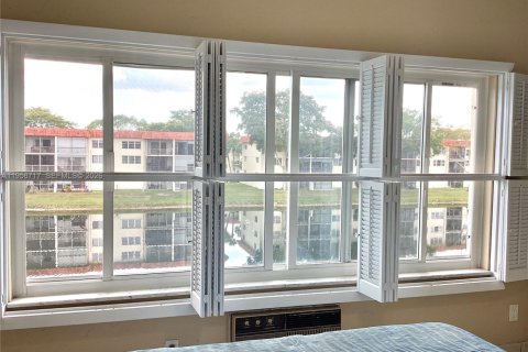 Copropriété à vendre à Pembroke Pines, Floride: 2 chambres, 97.55 m2 № 2153499 - photo 27