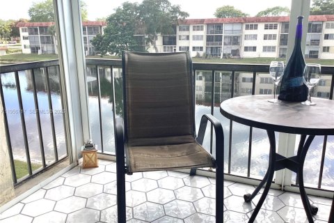 Copropriété à vendre à Pembroke Pines, Floride: 2 chambres, 97.55 m2 № 2153499 - photo 18