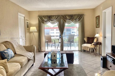 Copropriété à vendre à Pembroke Pines, Floride: 2 chambres, 97.55 m2 № 2153499 - photo 11