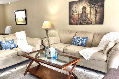 Copropriété à vendre à Pembroke Pines, Floride: 2 chambres, 97.55 m2 № 2153499 - photo 14