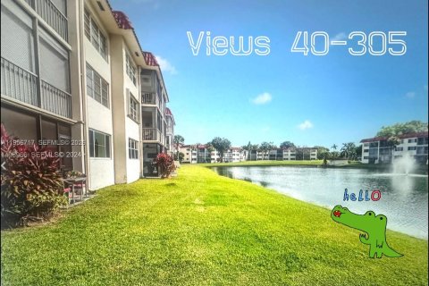 Copropriété à vendre à Pembroke Pines, Floride: 2 chambres, 97.55 m2 № 2153499 - photo 1