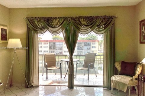 Copropriété à vendre à Pembroke Pines, Floride: 2 chambres, 97.55 m2 № 2153499 - photo 15