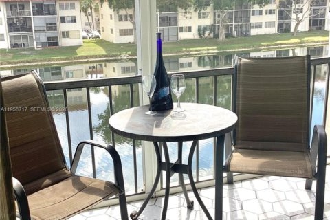 Copropriété à vendre à Pembroke Pines, Floride: 2 chambres, 97.55 m2 № 2153499 - photo 20