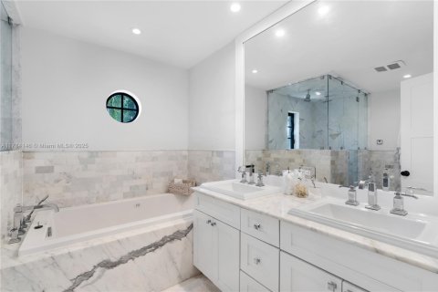 Купить виллу или дом в Майами-Бич, Флорида 4 спальни, 361.02м2, № 1980796 - фото 23