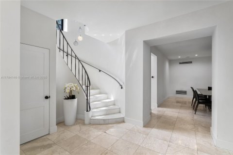 Купить виллу или дом в Майами-Бич, Флорида 4 спальни, 361.02м2, № 1980796 - фото 16