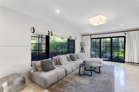 Купить виллу или дом в Майами-Бич, Флорида 4 спальни, 361.02м2, № 1980796 - фото 7
