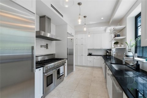 Купить виллу или дом в Майами-Бич, Флорида 4 спальни, 361.02м2, № 1980796 - фото 12