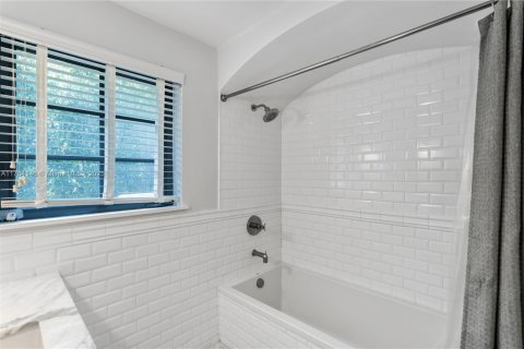 Купить виллу или дом в Майами-Бич, Флорида 4 спальни, 361.02м2, № 1980796 - фото 29