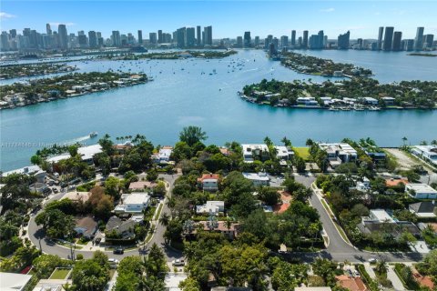 Купить виллу или дом в Майами-Бич, Флорида 4 спальни, 361.02м2, № 1980796 - фото 2