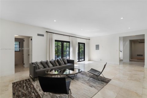 Купить виллу или дом в Майами-Бич, Флорида 4 спальни, 361.02м2, № 1980796 - фото 14