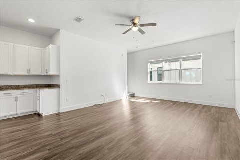 Touwnhouse à louer à Orlando, Floride: 3 chambres, 156.08 m2 № 2404651 - photo 4
