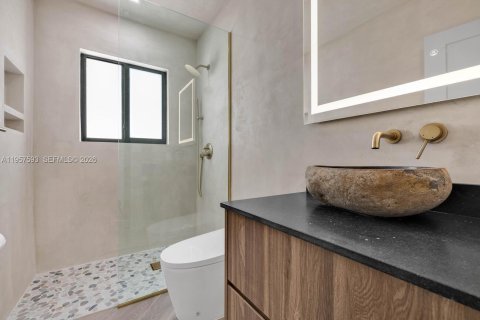 Apartment in El Portal, Florida 2 bedrooms № 2011496 - photo 15