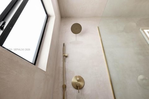 Apartment in El Portal, Florida 2 bedrooms № 2011496 - photo 16