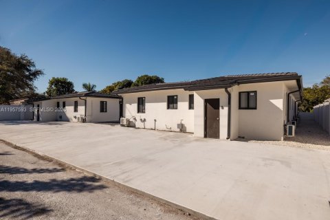 Apartment in El Portal, Florida 2 bedrooms № 2011496 - photo 22