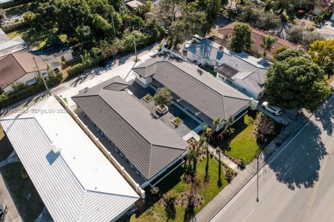 Apartment in El Portal, Florida 2 bedrooms № 2011496 - photo 30