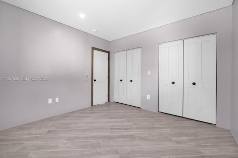 Apartment in El Portal, Florida 2 bedrooms № 2011496 - photo 19