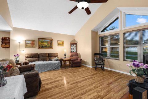House in Land O' Lakes, Florida 3 bedrooms, 117.52 sq.m. № 1907831 - photo 5
