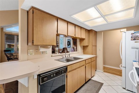 House in Land O' Lakes, Florida 3 bedrooms, 117.52 sq.m. № 1907831 - photo 6