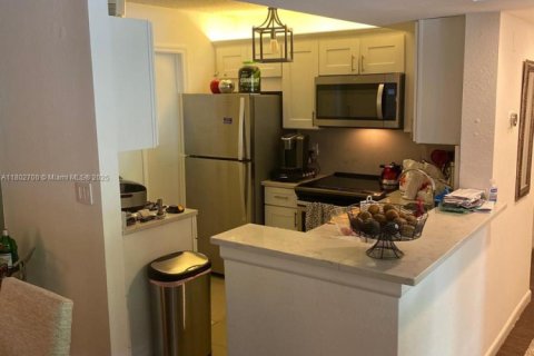 Condo in Sunrise, Florida, 2 bedrooms  № 1862161 - photo 3