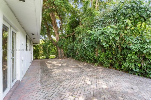 Villa ou maison à louer à Coral Gables, Floride: 3 chambres, 165.46 m2 № 2073374 - photo 3