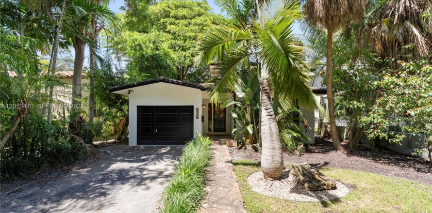 Villa ou maison à Coral Gables, Floride 3 chambres, 165.46 m2 № 2073374