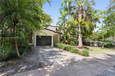Villa ou maison à louer à Coral Gables, Floride: 3 chambres, 165.46 m2 № 2073374 - photo 2