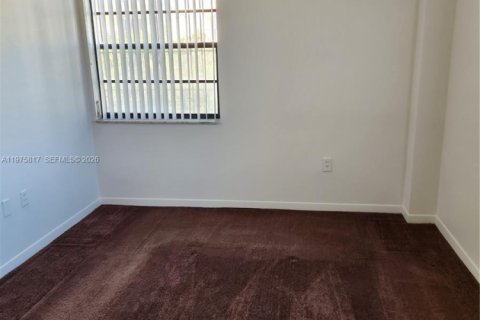 Condo in Miami, Florida, 3 bedrooms  № 2040080 - photo 13