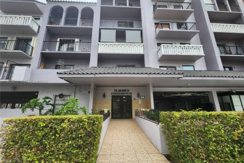 Condo in Miami, Florida, 3 bedrooms  № 2040080