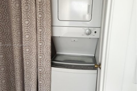 Condo in Miami, Florida, 3 bedrooms  № 2040080 - photo 12