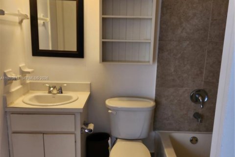 Condo in Miami, Florida, 3 bedrooms  № 2040080 - photo 6