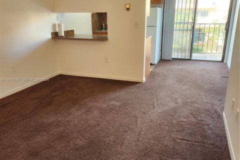 Condo in Miami, Florida, 3 bedrooms  № 2040080 - photo 2