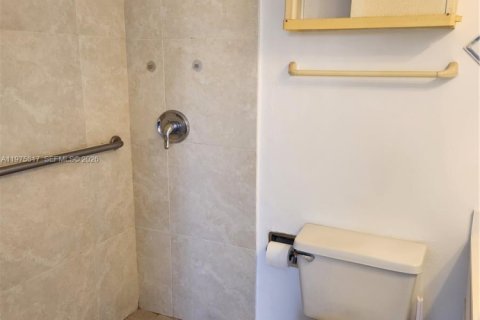 Condo in Miami, Florida, 3 bedrooms  № 2040080 - photo 11