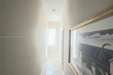 Villa ou maison à vendre à Pembroke Pines, Floride: 3 chambres, 200.11 m2 № 2059353 - photo 15