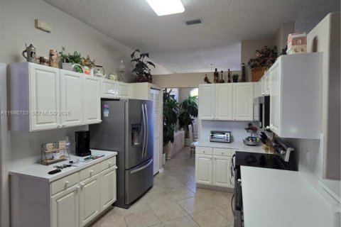 Villa ou maison à vendre à Pembroke Pines, Floride: 3 chambres, 200.11 m2 № 2059353 - photo 18