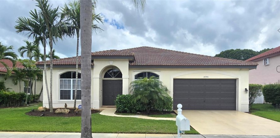 Villa ou maison à Pembroke Pines, Floride 3 chambres, 200.11 m2 № 2059353