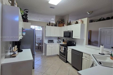 Villa ou maison à vendre à Pembroke Pines, Floride: 3 chambres, 200.11 m2 № 2059353 - photo 21