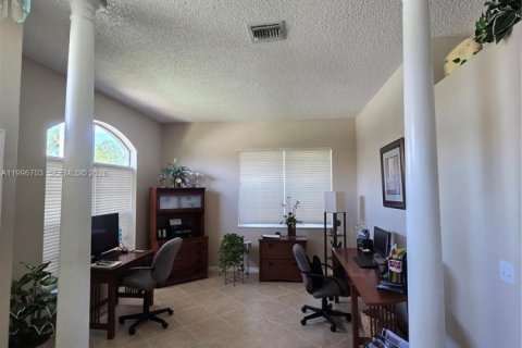 Villa ou maison à vendre à Pembroke Pines, Floride: 3 chambres, 200.11 m2 № 2059353 - photo 4