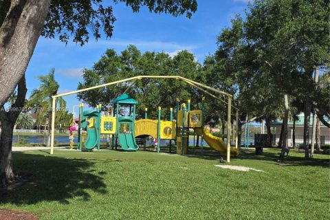 Villa ou maison à vendre à Pembroke Pines, Floride: 3 chambres, 200.11 m2 № 2059353 - photo 30