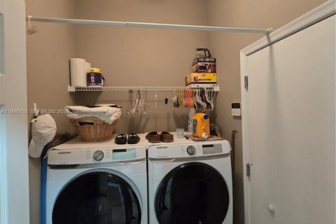 Villa ou maison à vendre à Pembroke Pines, Floride: 3 chambres, 200.11 m2 № 2059353 - photo 16