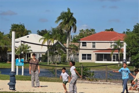 Villa ou maison à vendre à Pembroke Pines, Floride: 3 chambres, 200.11 m2 № 2059353 - photo 29