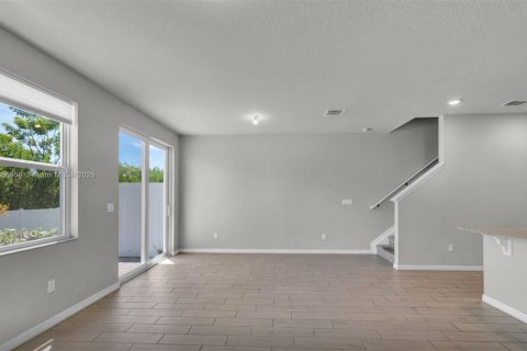 Townhouse in Palm Springs, Florida 3 bedrooms, 141.68 sq.m. № 1887811 - photo 30