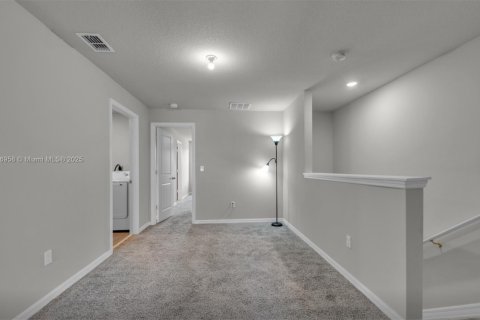 Townhouse in Palm Springs, Florida 3 bedrooms, 141.68 sq.m. № 1887811 - photo 29