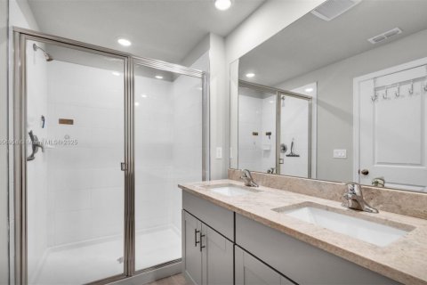 Townhouse in Palm Springs, Florida 3 bedrooms, 141.68 sq.m. № 1887811 - photo 19