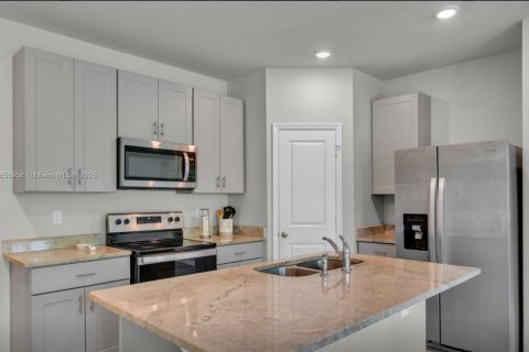 Townhouse in Palm Springs, Florida 3 bedrooms, 141.68 sq.m. № 1887811 - photo 12