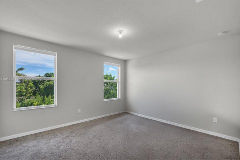 Townhouse in Palm Springs, Florida 3 bedrooms, 141.68 sq.m. № 1887811 - photo 22