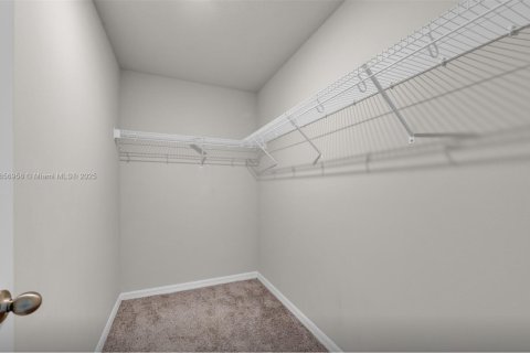 Townhouse in Palm Springs, Florida 3 bedrooms, 141.68 sq.m. № 1887811 - photo 23