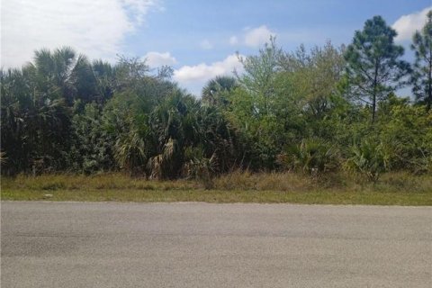 Commercial property in Lehigh Acres, Florida № 2193980