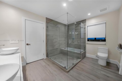 Купить виллу или дом в Дорал, Флорида 5 спален, 614.46м2, № 2046841 - фото 30