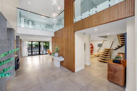 Купить виллу или дом в Дорал, Флорида 5 спален, 614.46м2, № 2046841 - фото 2