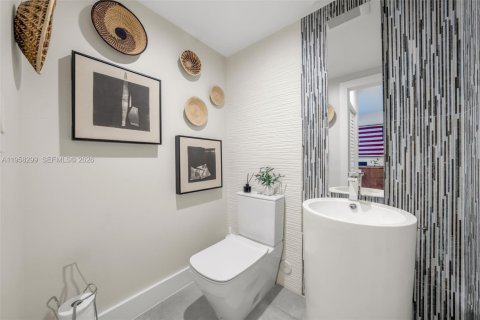 Купить виллу или дом в Дорал, Флорида 5 спален, 614.46м2, № 2046841 - фото 13